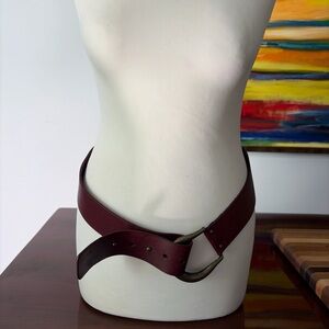 2006 GAP Hip Burgundy Leather Belt Brushed Brass Buckle Great Outfit Accent ♥️